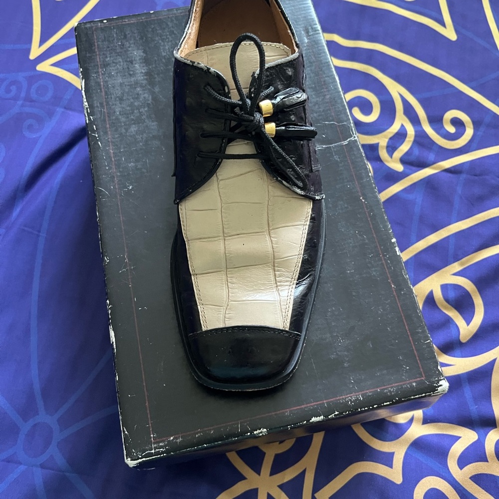 Elegant Black and Cream Men’s Shoe